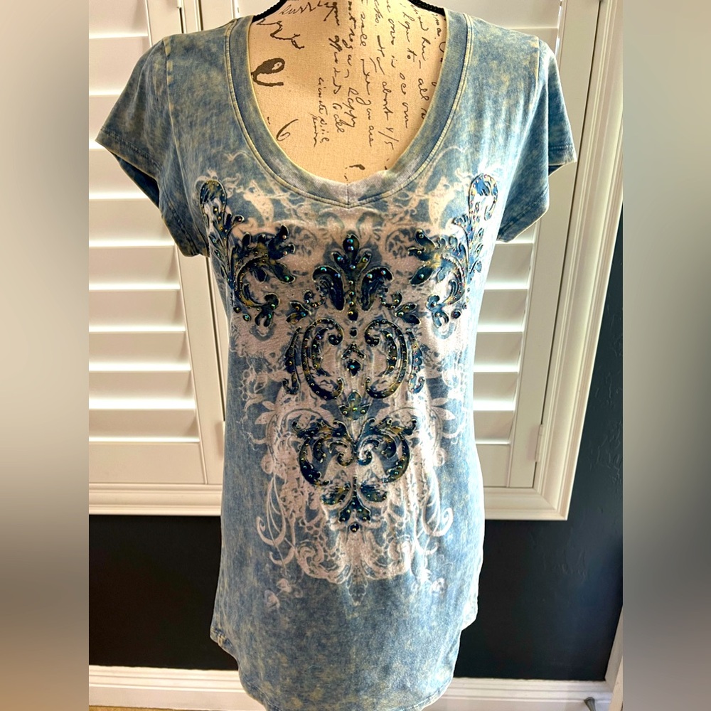 Embellished tea with rhinestones